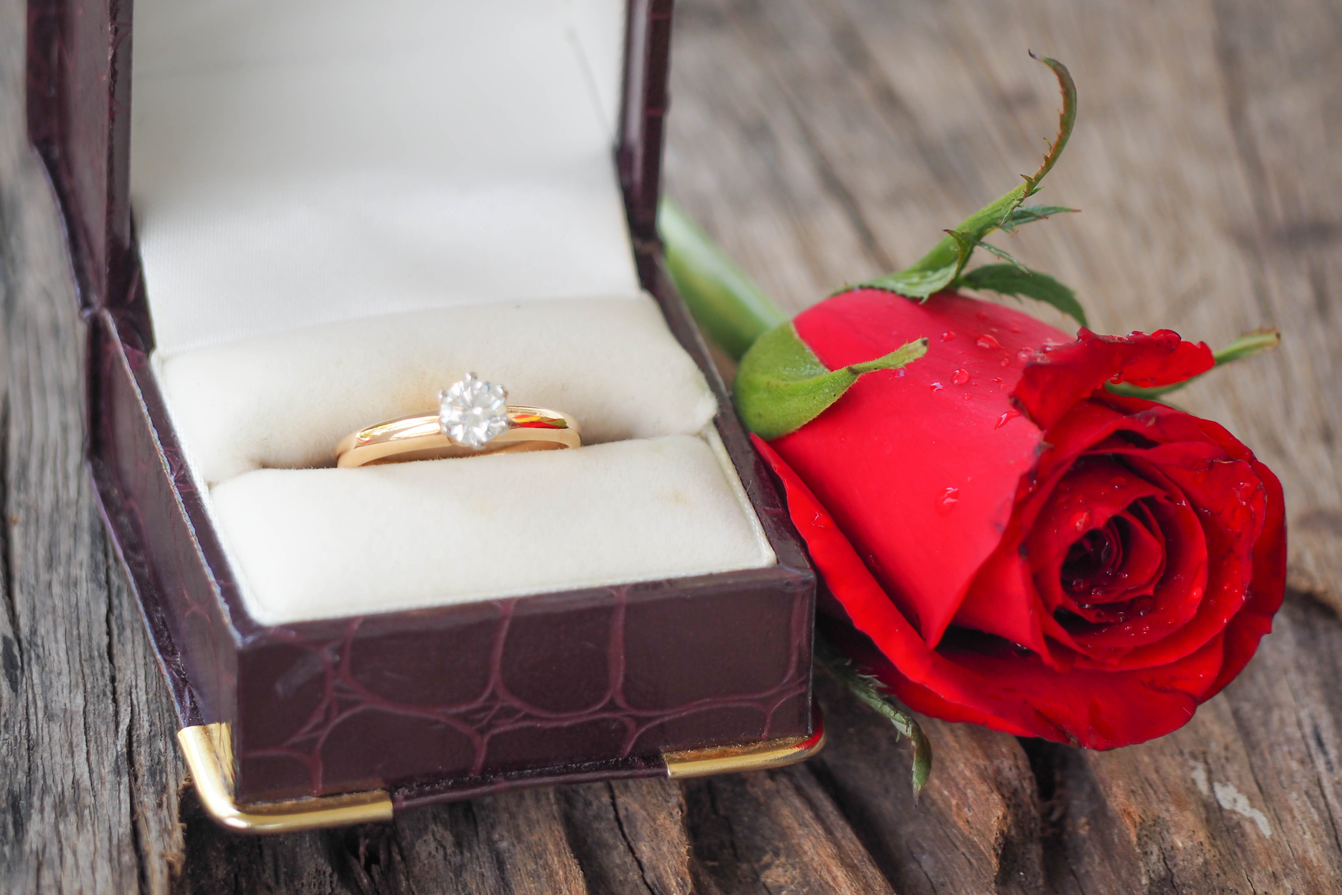 טבעות אירוסין לגברים או לנשים