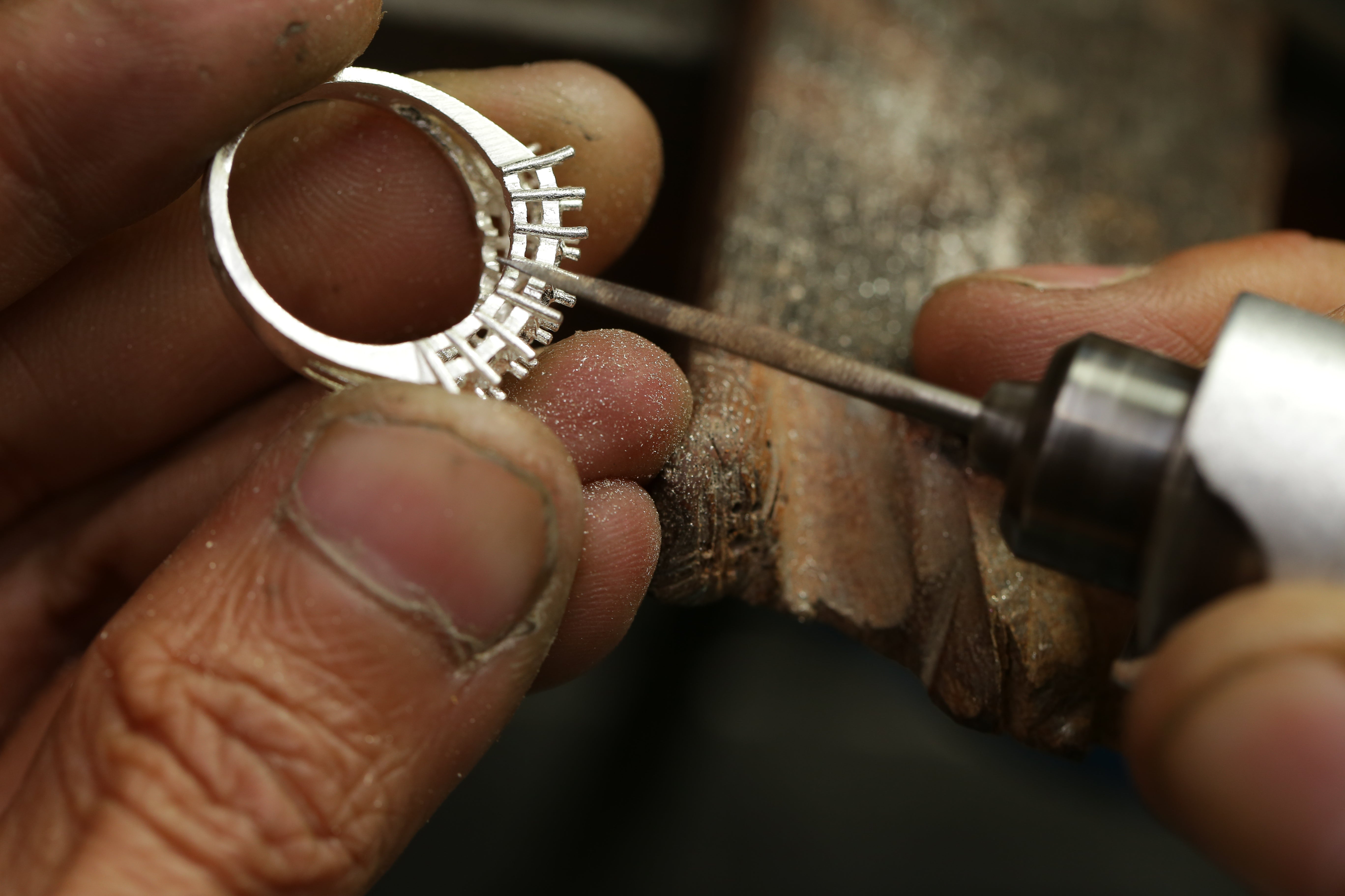 מתכות יוקרתיות לתכשיטים יוקרתיים