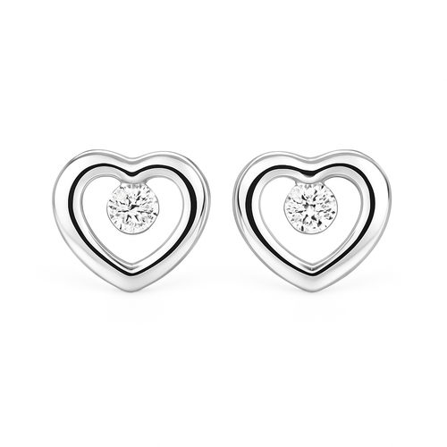 עגילי לב זהב עדינים עם יהלום מעבדה במראה אלגנטי על האוזן