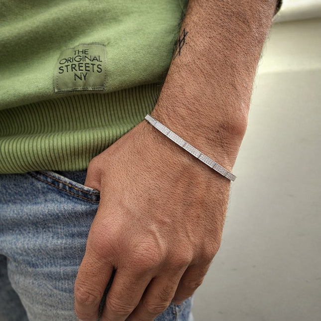 צמיד טניס קשיח מזהב לבן משובץ יהלומים טבעיים 2.50 קראט לאורך כל החוליות