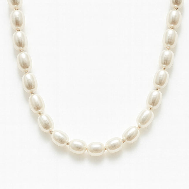 שרשרת פניני אורז אמיתיות טבעיות בעיצוב עדין ונשי עם ברק טבעי ומרשים