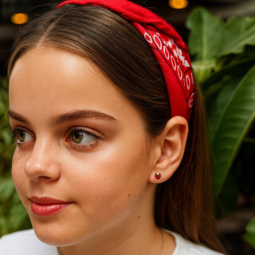 עגילי חיפושית אדומה בעיצוב יוקרתי עם גימור זהב איכותי