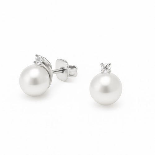 עגילי פנינה ויהלום בצמוד לאוזן מזהב לבן בעיצוב קלאסי עדין ויוקרתי