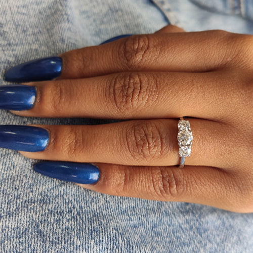 טבעת "פרח שלושה יהלומים"