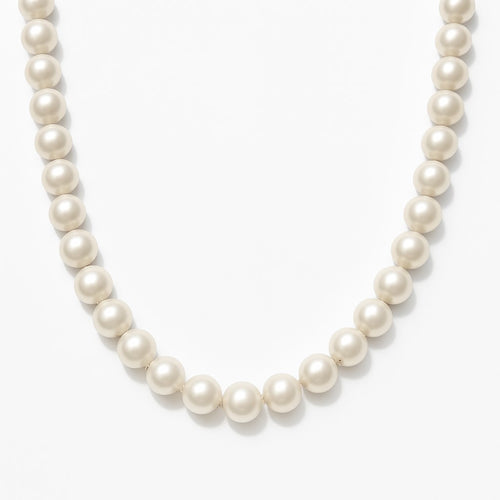 שרשרת פנינים קלאסית בעיצוב יוקרתי ונשי עם ברק טבעי ועדין