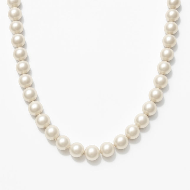 שרשרת פנינים קלאסית בעיצוב יוקרתי ונשי עם ברק טבעי ועדין