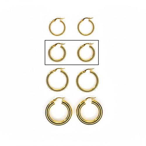 עגילי חישוק זהב בקוטר 2.2 ס"מ בעיצוב קלאסי ונקי למראה יומיומי אלגנטי