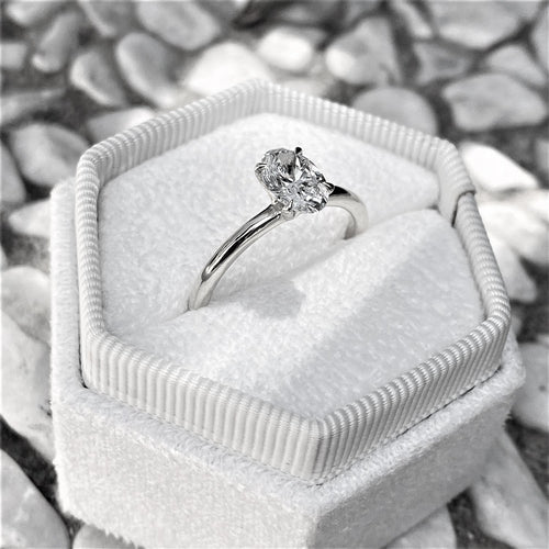 טבעת יהלום אובל "אריאנה" זהב לבן