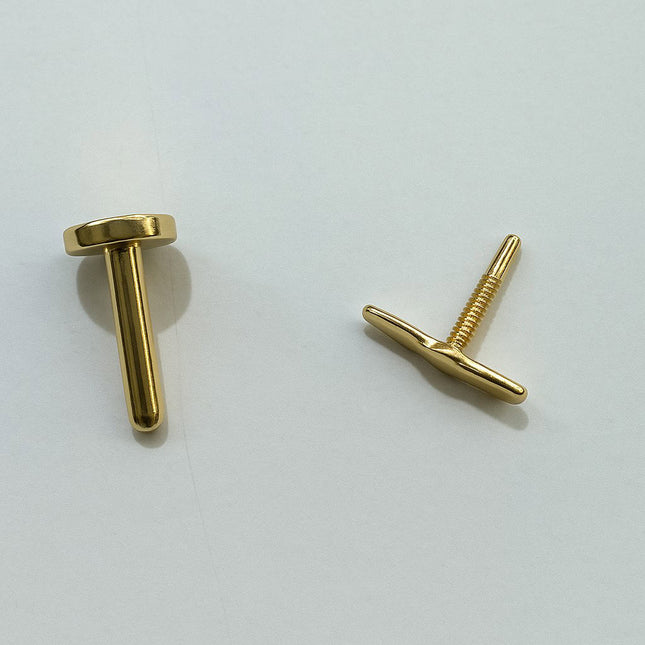 עגיל ברק לפירסינג (בודד) מזהב לבן מבריק  עגיל טרנדי בסגנון