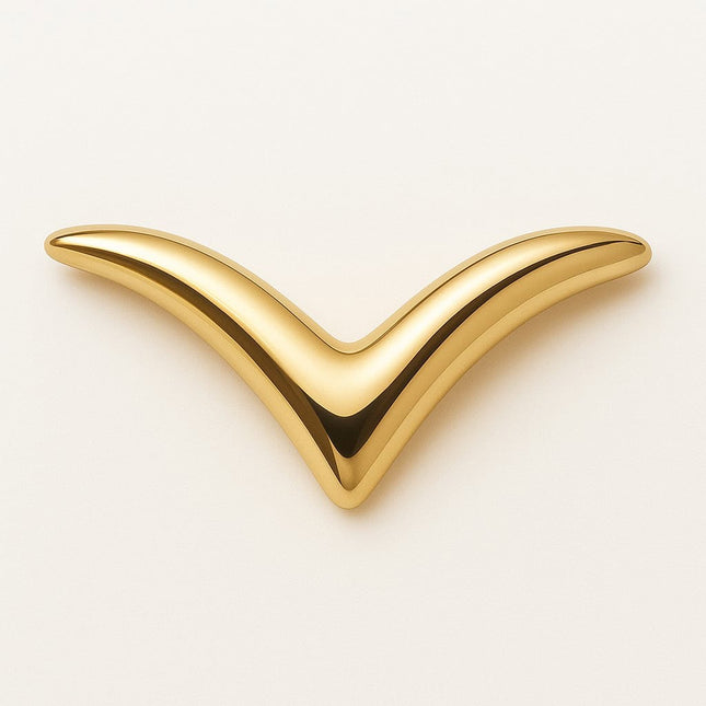 עגיל V לפירסינג זהב מבריק בעיצוב מינימליסטי יוקרתי