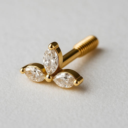 עגיל זהב (בודד) עם שלושה יהלומים  עיצוב יוקרתי לפירסינג