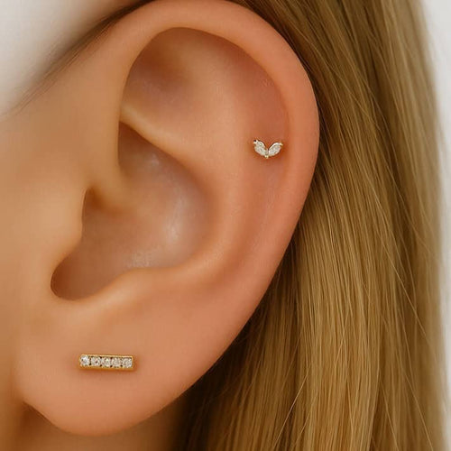 עגיל זהב עם שני יהלומים בליטוש מרקיז עיצוב עדין לפירסינג