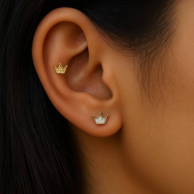 עגיל פירסינג (בודד) בצורת כתר מזהב משובץ יהלומים