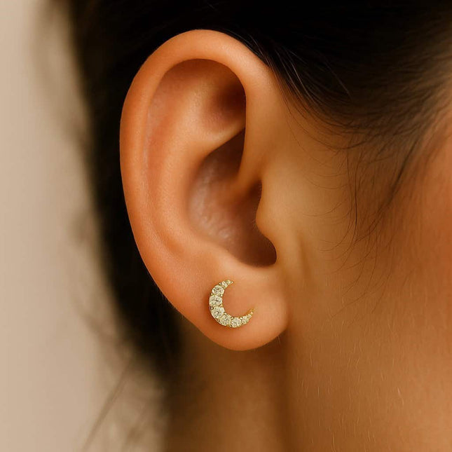 עגיל חצי חישוק ירח (בודד) מזהב צהוב עם יהלומי מעבדה