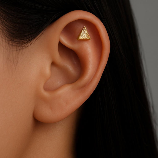 עגיל משולש (בודד) מזהב צהוב עם יהלומי מעבדה