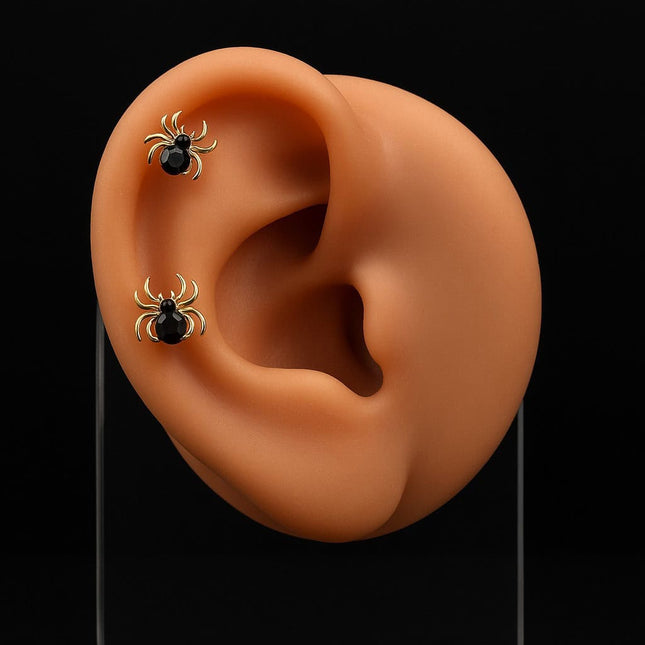 עגיל פירסינג (בודד) עיצוב עכביש עם יהלומים שחורים ולבנים