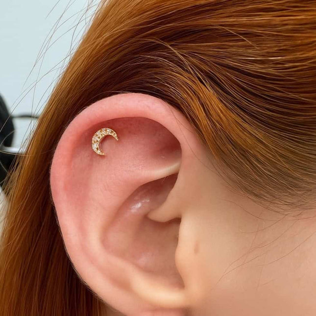 עגיל חצי חישוק ירח (בודד) מזהב צהוב עם יהלומי מעבדה