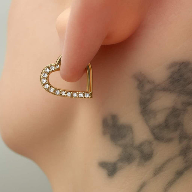 חישוק (בודד) לב מזהב עם שיבוץ יהלומים עגיל יוקרתי לאוזן