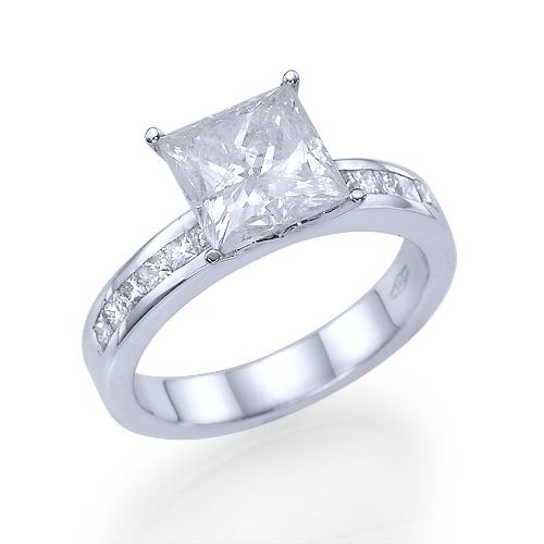 טבעת אירוסין קיסר זהב לבן משובצת פרינסס