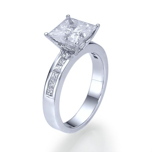 טבעת אירוסין קיסר זהב לבן משובצת פרינסס