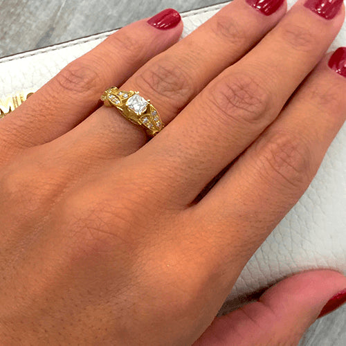 טבעת יהלומים וינטאג' "קיירה"