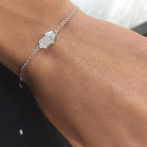 צמיד חמסה מזהב המשובץ יהלומים טבעיים במשקל כולל של 0.15 קראט