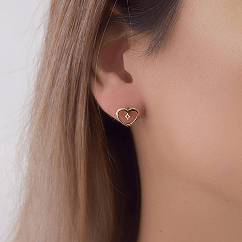 עגילי זהב ויהלומים בצורת לב בעיצוב עדין