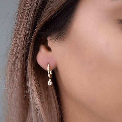 עגילי יהלומים נופלים עם יהלום מתנדנד