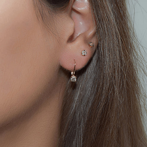 עגילי זהב תלויים עם יהלום סוליטר