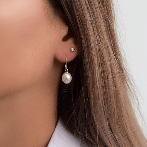 עגילי פנינים תלויים 9 מ"מ זהב צהוב/לבן