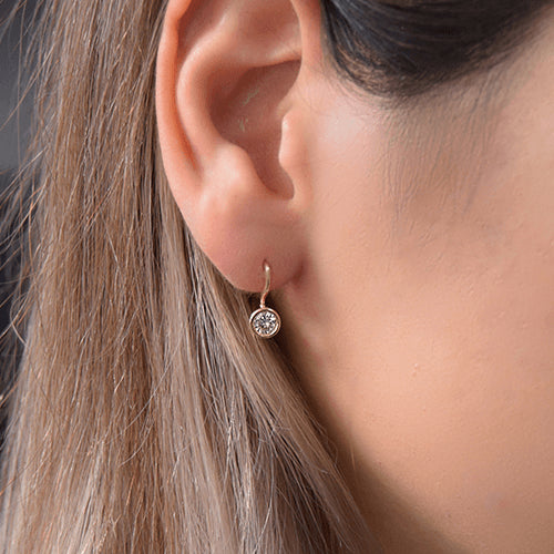 עגילים נופלים עגילי זהב תלויים עם יהלום טבעי בשיבוץ עגול