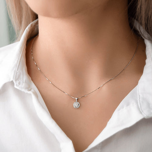 שרשרת זהב עם תליון היילו משובץ יהלום מרכזי והילה של יהלומים טבעיים