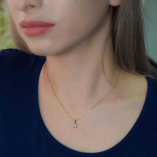 שרשרת יהלום עניבה בעיצוב עדין משובצת יהלום טבעי