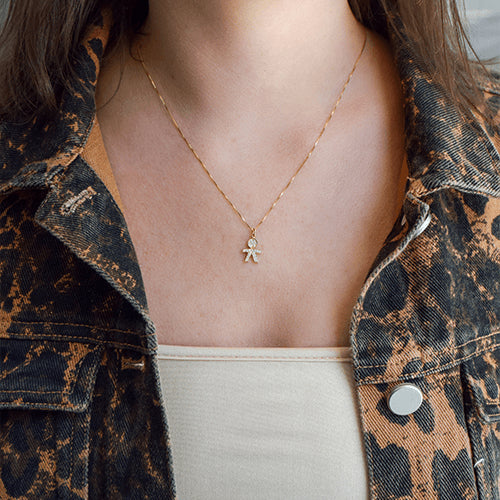 תליון יהלום ילד משובץ ב 22 יהלומים 0.20 קראט על שרשרת זהב