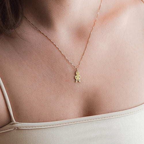 שרשרת זהב עם תליון בעיצוב ילד/בן המשובץ יהלומים טבעיים