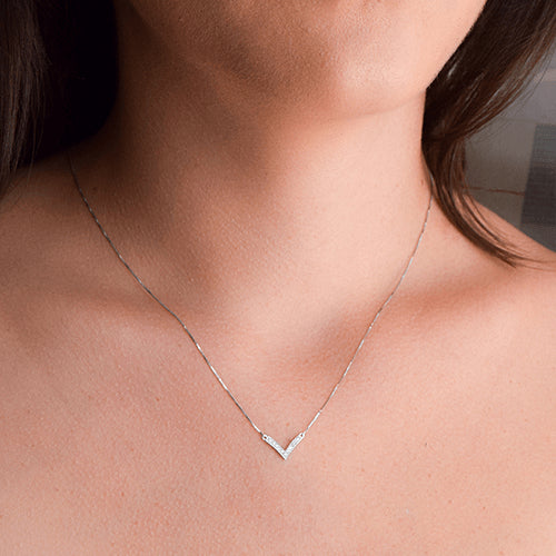 שרשרת יהלומים V 0.12 קראט עם שרשרת ונציה מבריקה