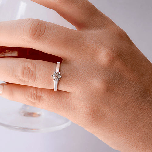 טבעת אירוסין סוליטר זהב לבן "יולי"