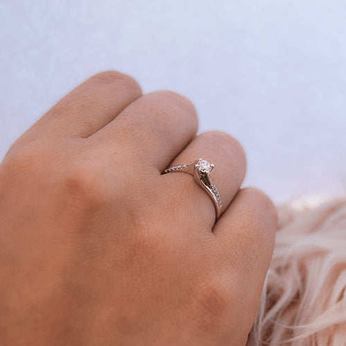 טבעת אירוסין נינה זהב לבן ויהלומים