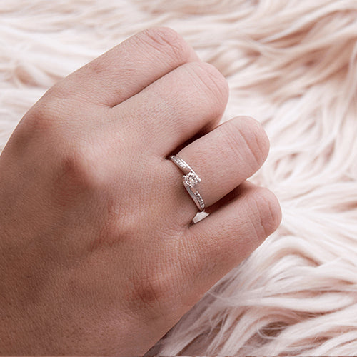 טבעת אירוסין נינה זהב לבן ויהלומים