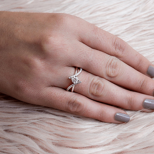 טבעת אירוסין טוויסט זהב לבן "מייגן"