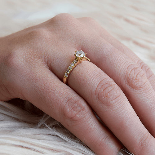 טבעת יהלומים "יולי משובצת"