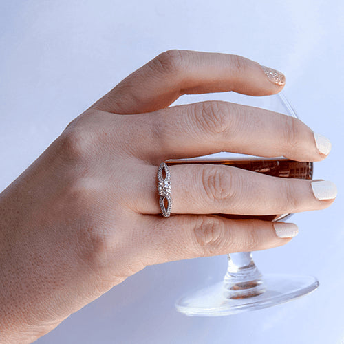 טבעת אירוסין מעוצבת "פרפר"