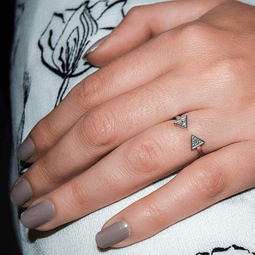 טבעת אירוסין "חיצים" זהב לבן