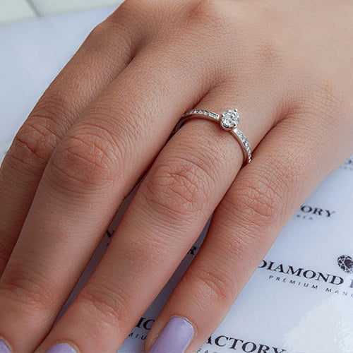 טבעת אירוסין זהב לבן "אמה"