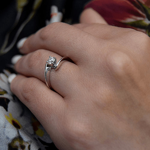 טבעת אירוסין סוליטר זהב לבן "מוניק"