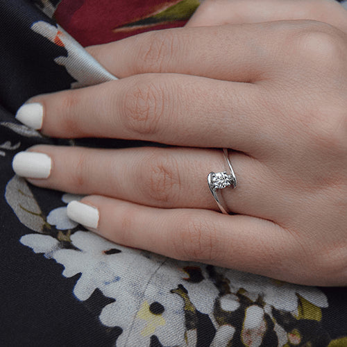 טבעת אירוסין סוליטר זהב לבן "מוניק"