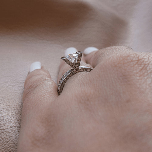 טבעת אירוסין זהב לבן "ויקטוריה"