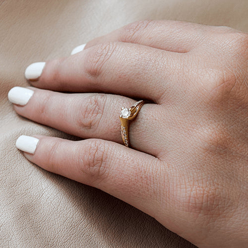 טבעת אירוסין זהב צהוב "נינה"