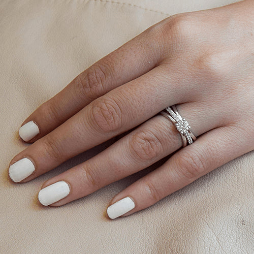 טבעת אירוסין זהב לבן "קמרון" טוויסט