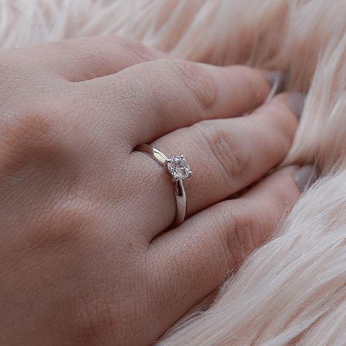 טבעת אירוסין סוליטר זהב לבן "מדונה" 0.51